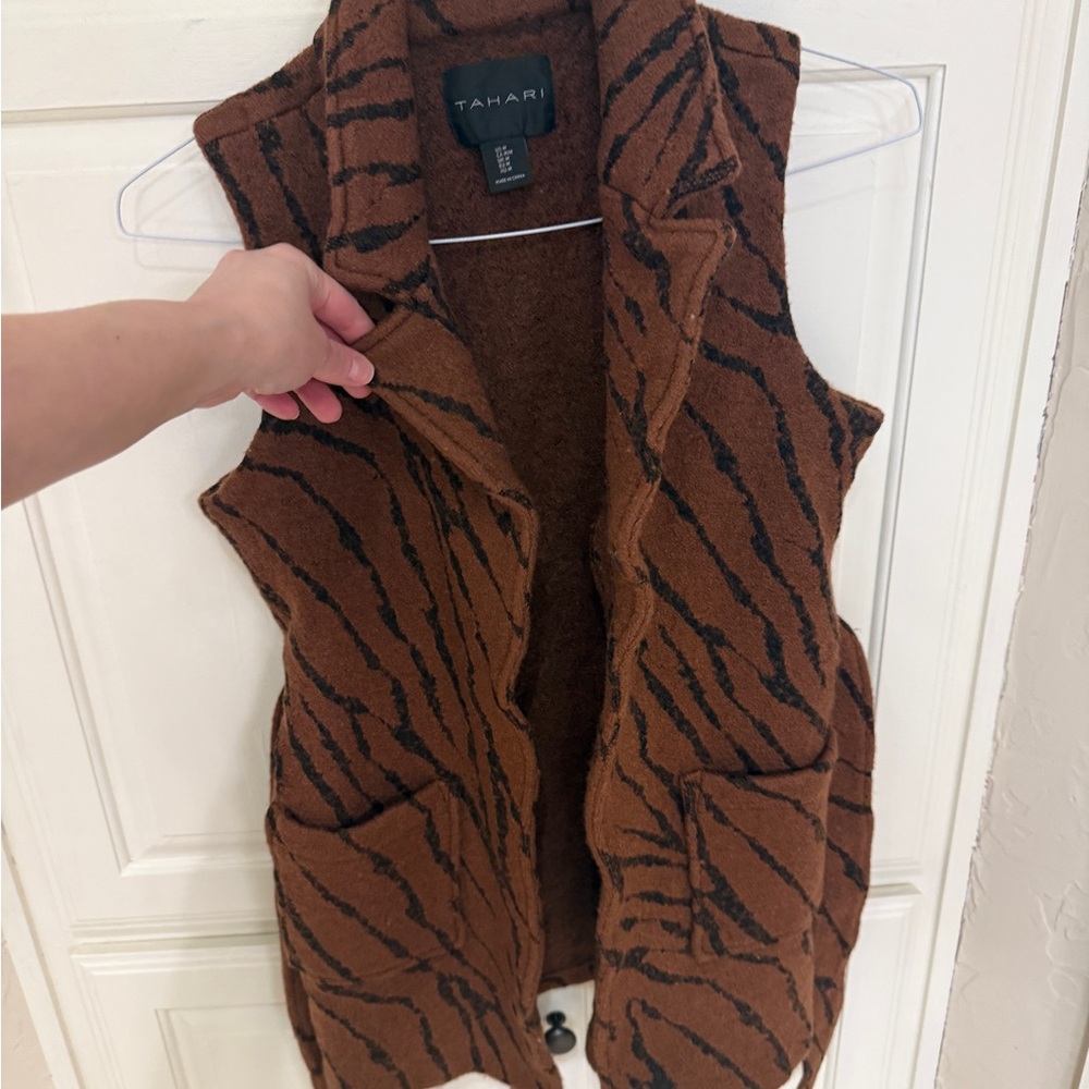 Tahari Chocolate and Ebony Patterned Vest - Picture 3 of 5